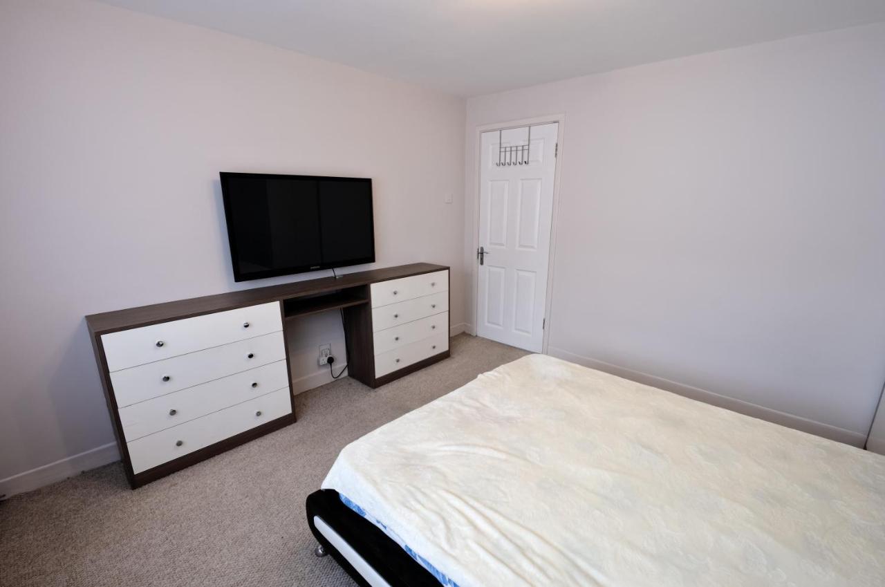 Immaculate 2-Bed Apartment In Isleworth By River Exterior foto