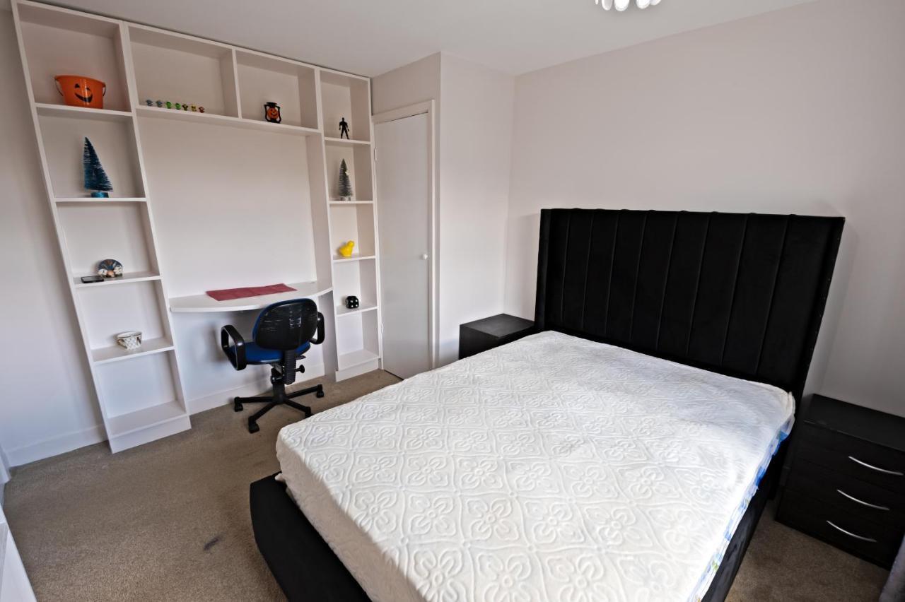 Immaculate 2-Bed Apartment In Isleworth By River Exterior foto