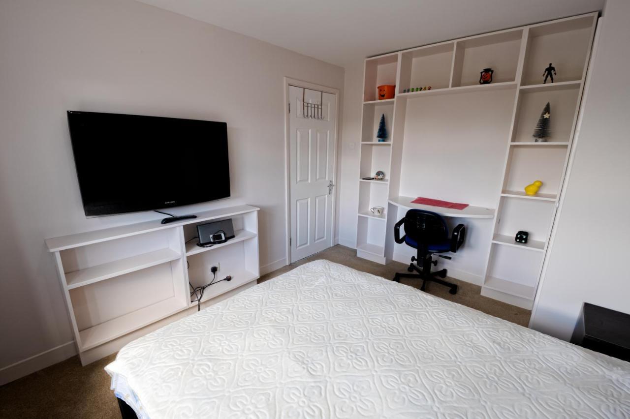 Immaculate 2-Bed Apartment In Isleworth By River Exterior foto